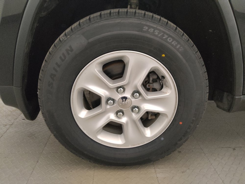 Used 2016 Jeep Grand Cherokee Laredo AWD/4WD image 31