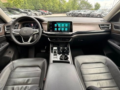 Used 2024 Volkswagen Atlas SEL AWD/4WD image 28