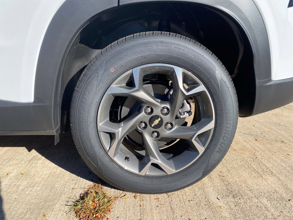 New 2026 Chevrolet Trax LT w/ LT Convenience Package FWD image 9