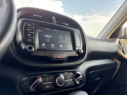 Used 2021 Kia Soul LX FWD image 15
