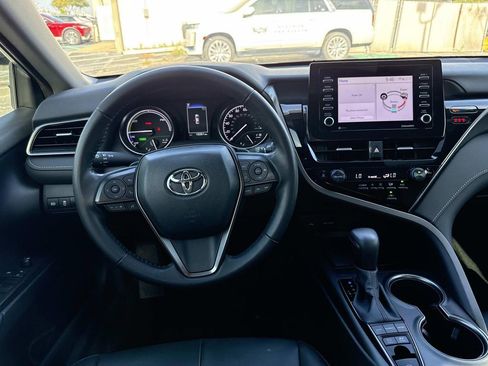 Used 2024 Toyota Camry SE image 16