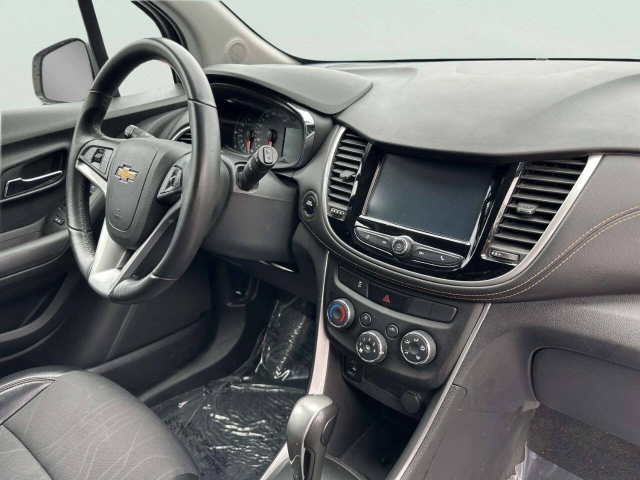 Used 2017 Chevrolet Trax LT w/ LT Convenience Package AWD/4WD image 23