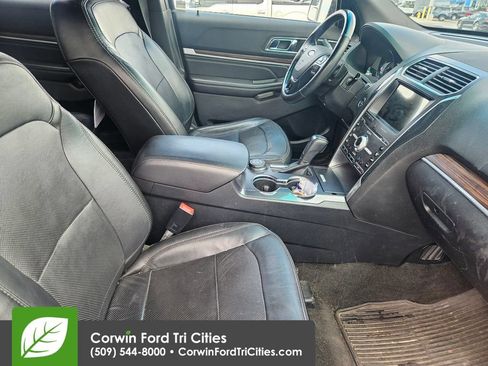 Used 2017 Ford Explorer Limited AWD/4WD image 3