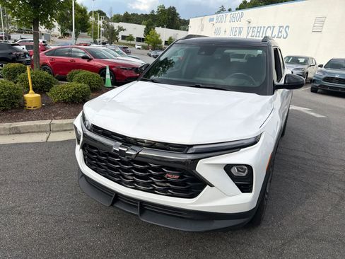 Used 2024 Chevrolet TrailBlazer RS w/ Convenience Package FWD image 4