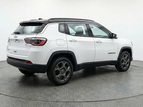 Used 2025 Jeep Compass Trailhawk image 9