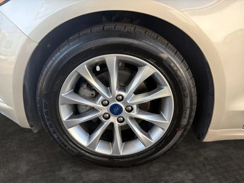 Used 2017 Ford Fusion SE w/ Fusion SE Technology Package FWD image 33