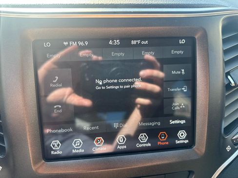 Used 2021 Jeep Cherokee Trailhawk AWD/4WD image 36