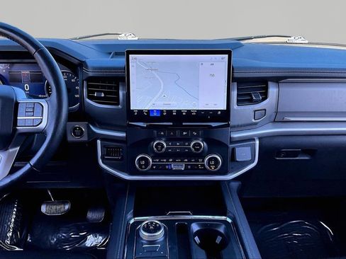 Used 2024 Ford Expedition XLT image 9