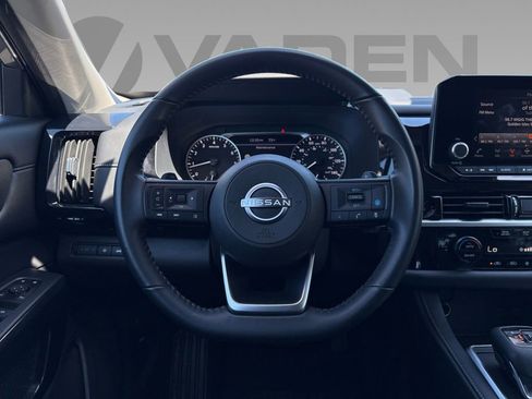 Used 2025 Nissan Pathfinder SV FWD image 11