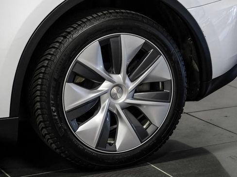 Used 2023 Tesla Model Y Long Range AWD/4WD image 49