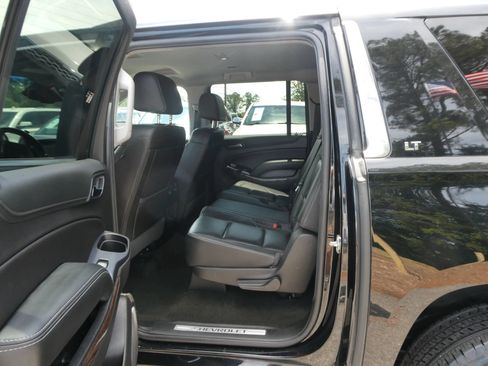 Used 2019 Chevrolet Suburban LT RWD image 29