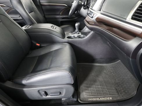 Used 2014 Toyota Highlander Limited Platinum image 27