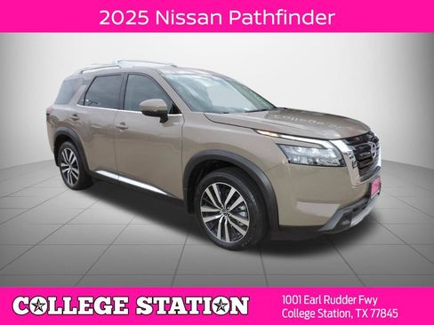 Used 2025 Nissan Pathfinder Platinum w/ Cargo Package FWD image 1
