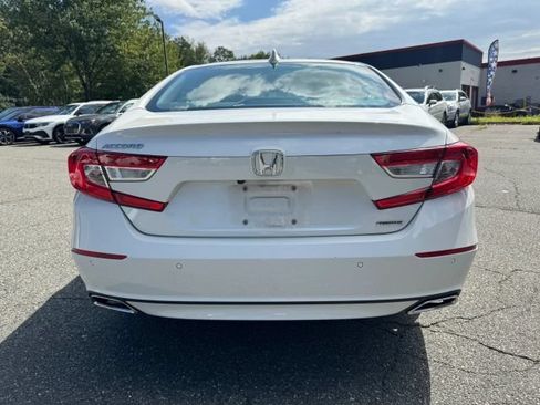 Used 2018 Honda Accord Touring image 4