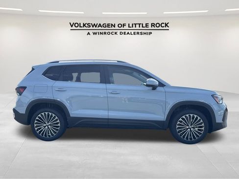 New 2025 Volkswagen Taos SE image 6