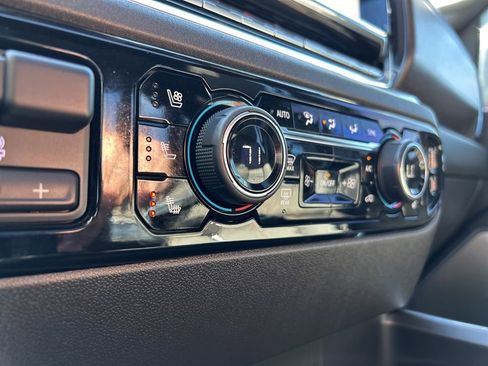 Used 2024 Chevrolet Silverado 2500 High Country w/ High Country Premium Package image 40