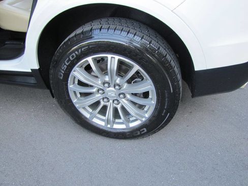 Used 2017 Cadillac XT5 Luxury image 33