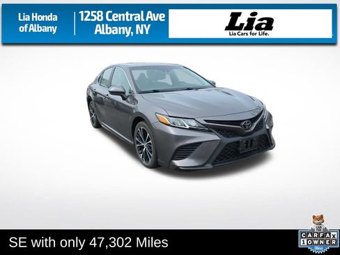 Used 2018 Toyota Camry SE image 1