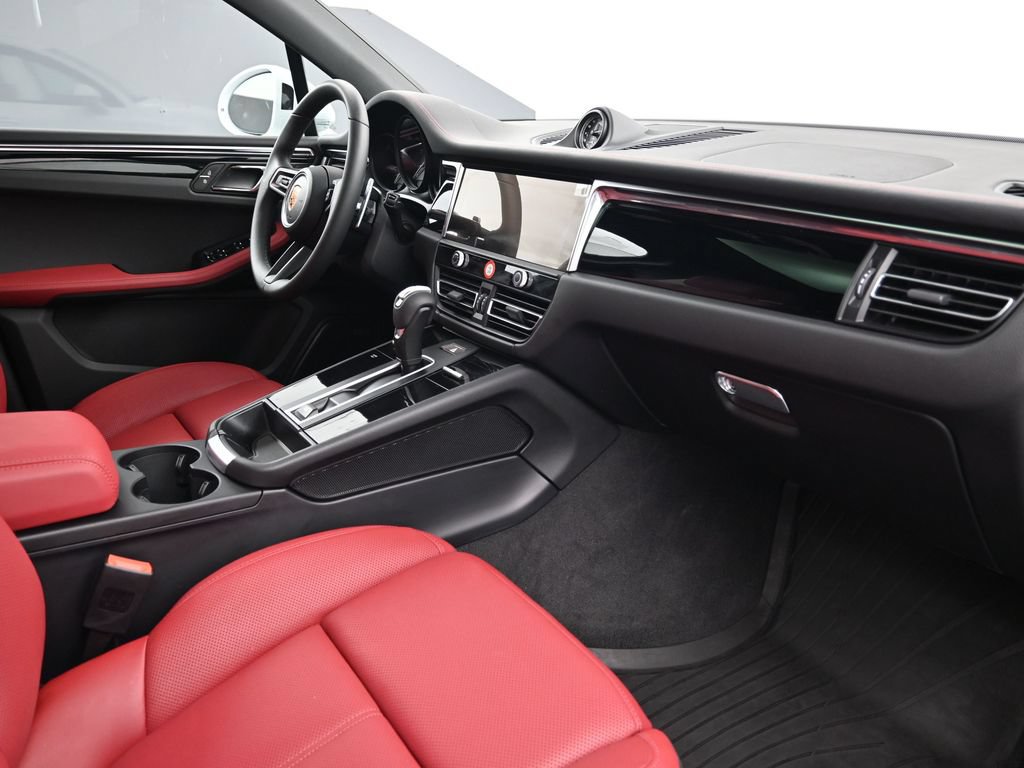 Used 2026 Porsche Macan AWD/4WD image 14