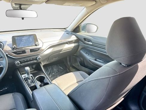Used 2024 Nissan Altima 2.5 SV FWD image 21