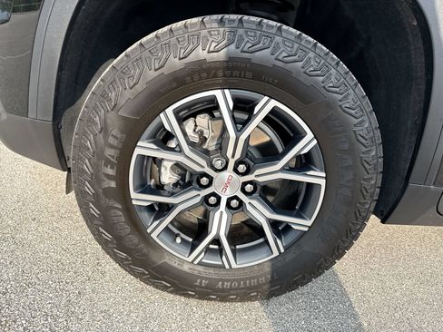 Used 2025 GMC Acadia AT4 AWD/4WD image 18