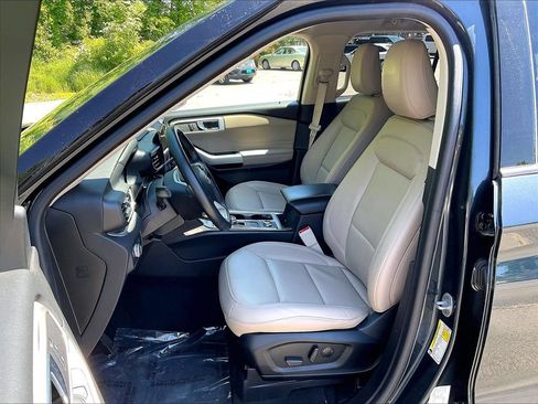 Used 2022 Ford Explorer XLT AWD/4WD image 10