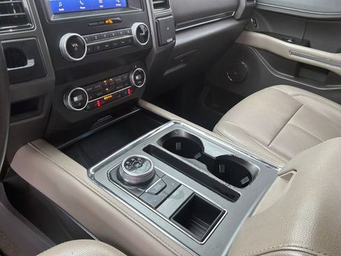 Used 2021 Ford Expedition XLT image 27