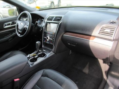 Used 2019 Ford Explorer Limited w/ Class III Trailer Tow Package image 11