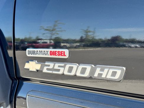 Used 2005 Chevrolet Silverado 2500 LS w/ Heavy-Duty Power Package AWD/4WD image 14