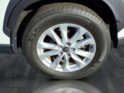 Used 2022 Toyota Corolla Cross LE image 11