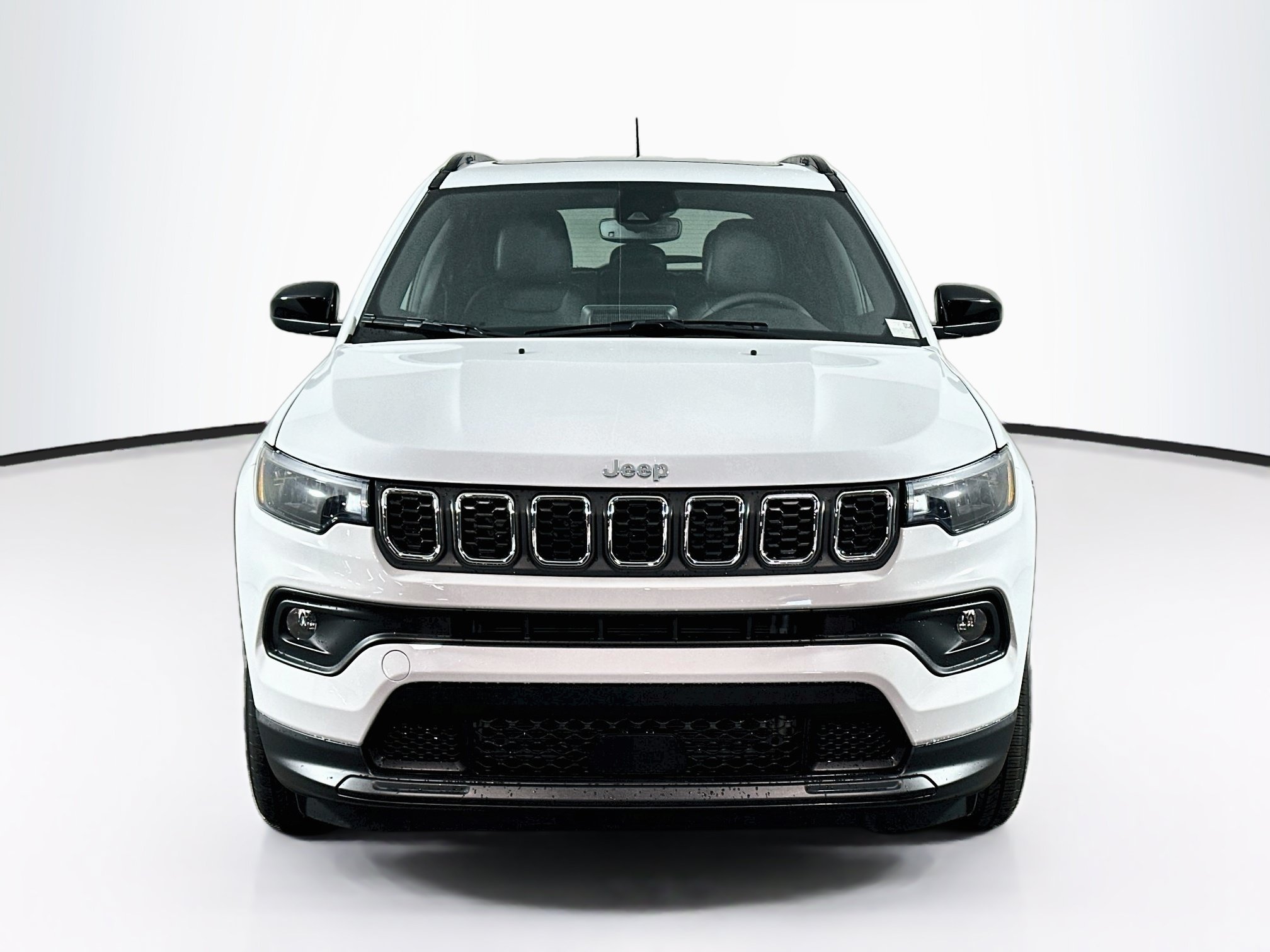 Used 2025 Jeep Compass Latitude w/ Sun & Sound Group AWD/4WD image 2