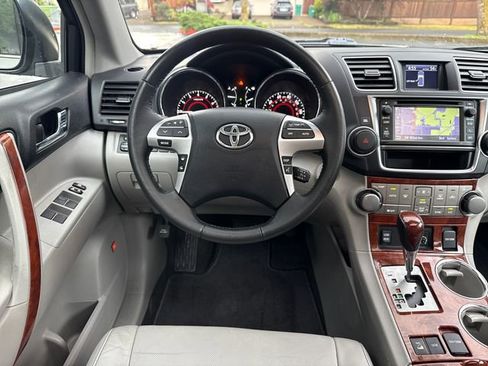 Used 2013 Toyota Highlander Limited image 13