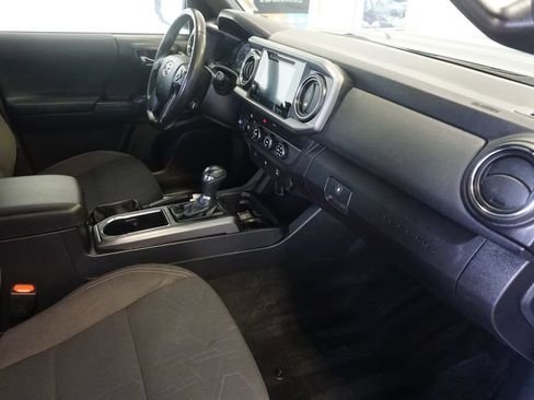 Used 2019 Toyota Tacoma TRD Sport AWD/4WD image 20