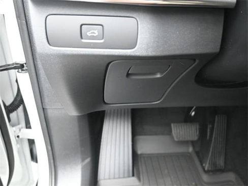 New 2025 Volvo XC90 B6 Plus w/ Protection Package Premier image 16