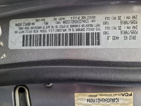 Used 2017 Jeep Compass Latitude FWD image 33
