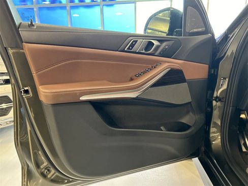 Used 2023 BMW X5 xDrive40i w/ M Sport Package image 9