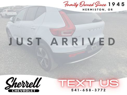 Used 2024 Volvo XC40 B5 Plus AWD/4WD image 3