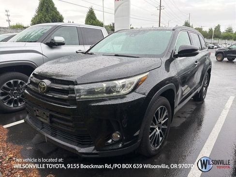 Used 2017 Toyota Highlander SE AWD/4WD image 1