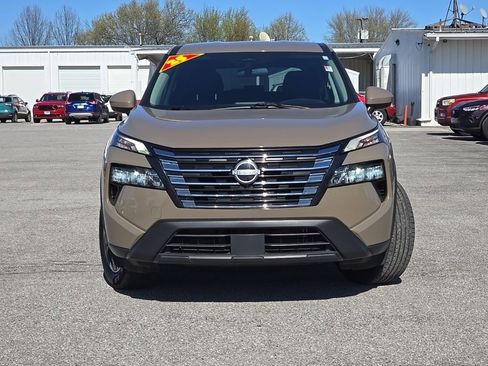 Used 2025 Nissan Rogue SV image 2