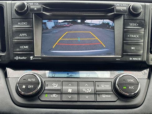 Used 2018 Toyota RAV4 XLE AWD/4WD image 22