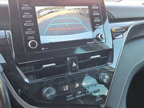 Used 2021 Toyota Camry SE image 11