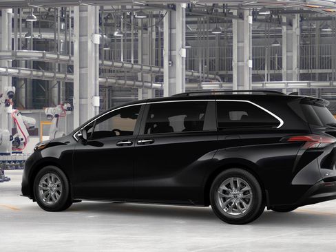 New 2026 Toyota Sienna XLE image 5