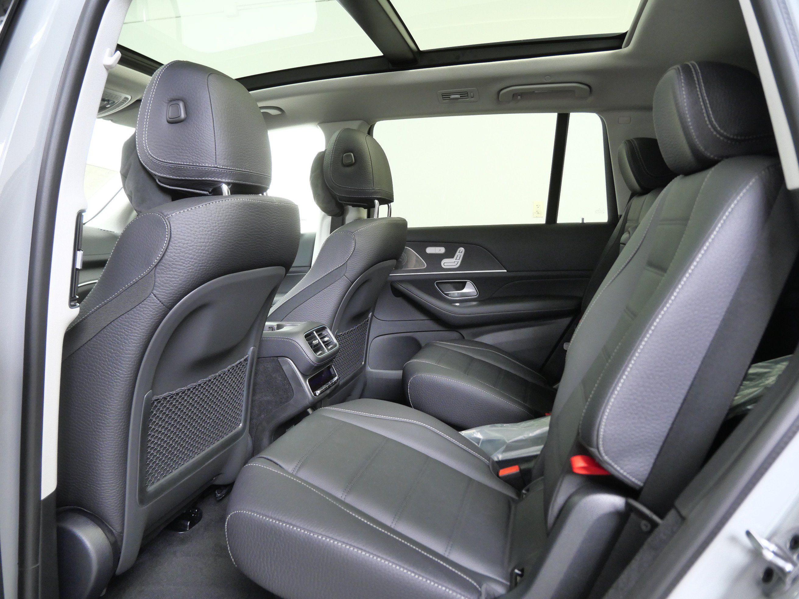 New 2026 Mercedes-Benz GLS 450 4MATIC image 9