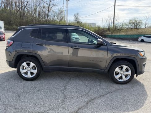 Used 2018 Jeep Compass Latitude w/ Popular Equipment Group image 8