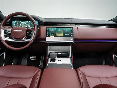 Used 2025 Land Rover Range Rover SE AWD/4WD image 16