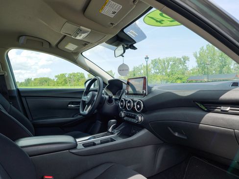 Used 2024 Nissan Sentra SV FWD image 13