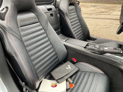 Used 2018 FIAT 124 Spider Abarth w/ Convenience Group image 9