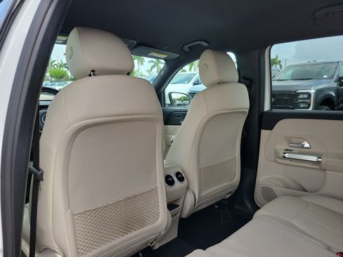 Used 2025 Mercedes-Benz GLB 250 image 12
