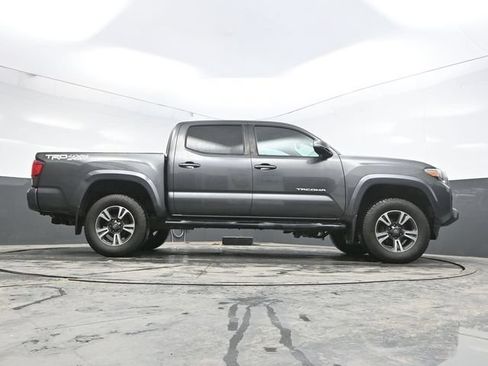 Used 2019 Toyota Tacoma TRD Sport AWD/4WD image 31