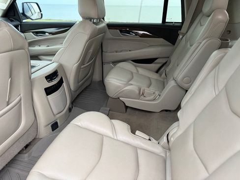 Used 2018 Cadillac Escalade Luxury AWD/4WD image 23